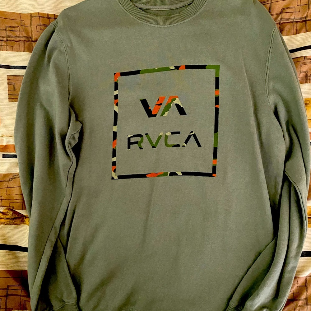 Large green RVCA sweater good condition